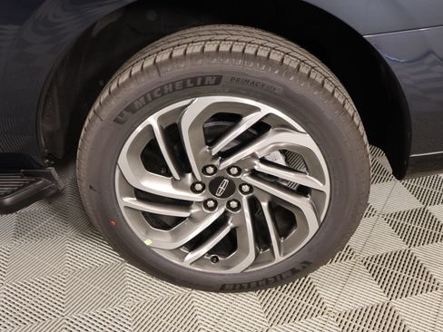 New 2026 Lincoln Navigator Premiere AWD/4WD image 18