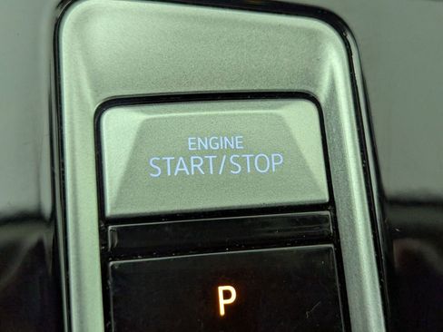 Used 2024 Volkswagen Atlas SE image 46