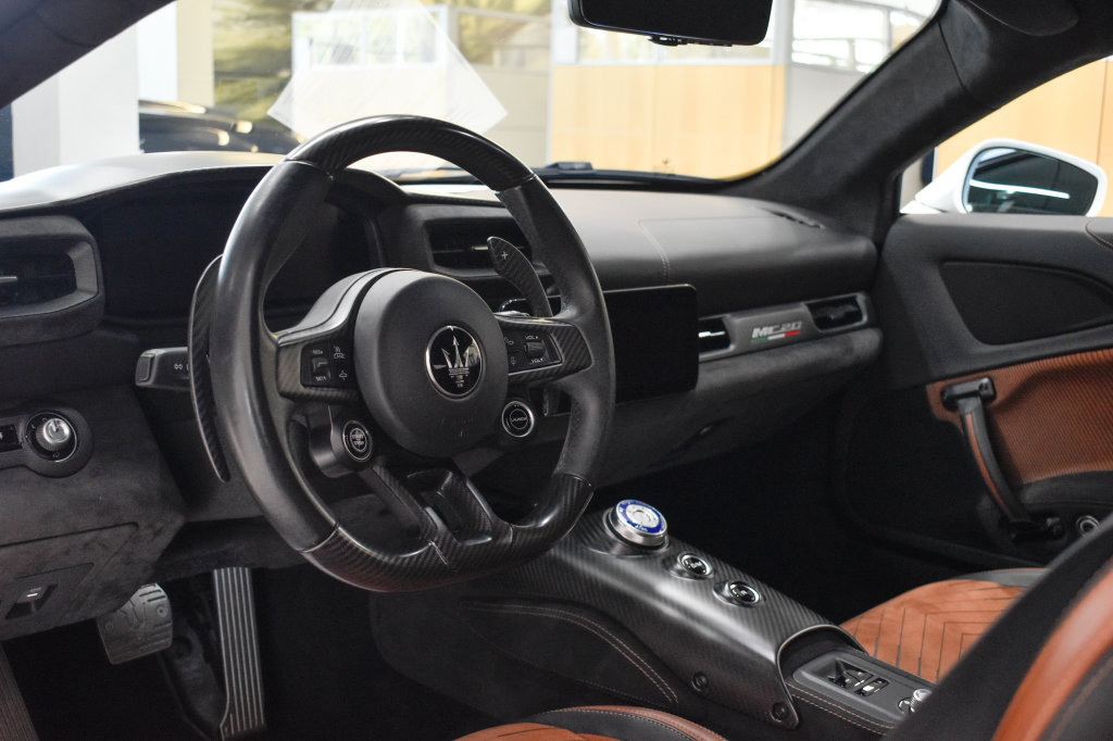 Used 2022 Maserati MC20 Coupe RWD image 19