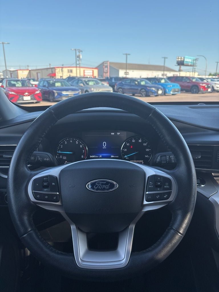 Used 2021 Ford Explorer XLT w/ Equipment Group 202A AWD/4WD image 14