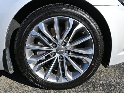 Used 2017 Genesis G80 3.8 RWD image 39