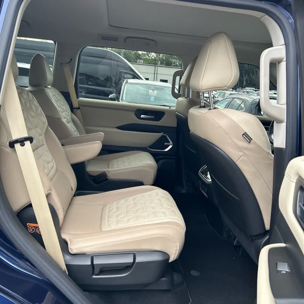 Used 2025 Nissan Armada Platinum AWD/4WD image 32