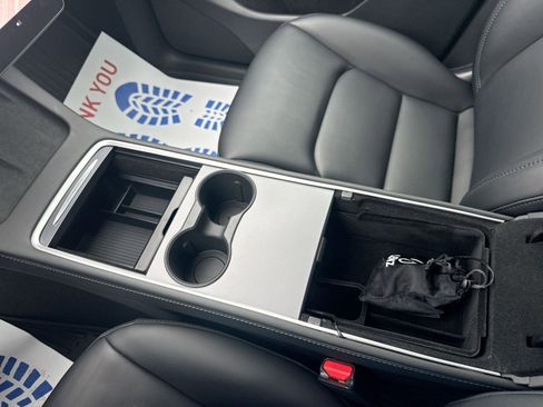 Used 2023 Tesla Model Y Performance image 23