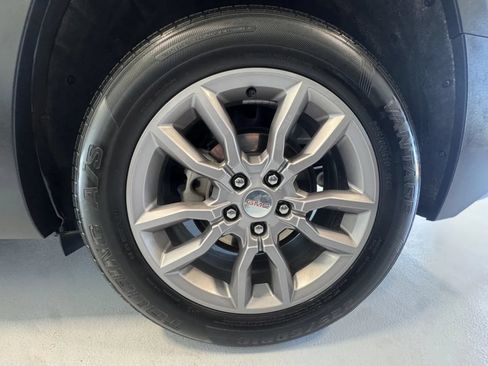 Used 2024 GMC Terrain SLT AWD/4WD image 39