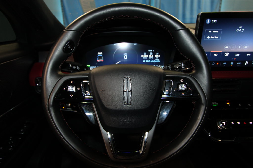 Used 2025 Lincoln Corsair Grand Touring AWD/4WD image 11
