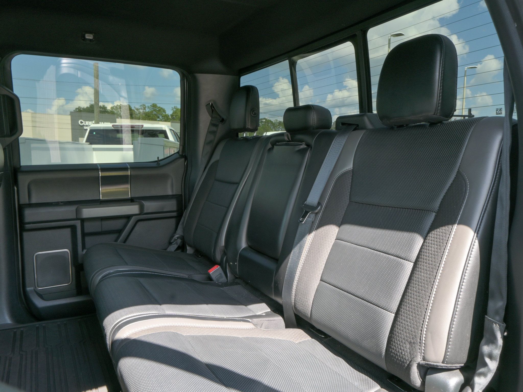 Used 2019 Ford F150 Raptor w/ Equipment Group 802A Luxury AWD/4WD image 12