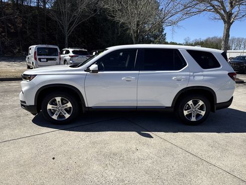 Used 2025 Honda Pilot EX-L image 4