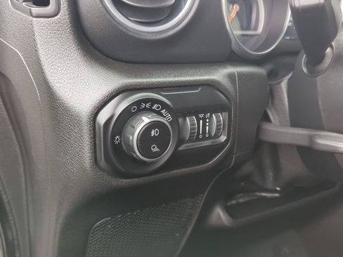Used 2020 Jeep Gladiator Overland AWD/4WD image 14