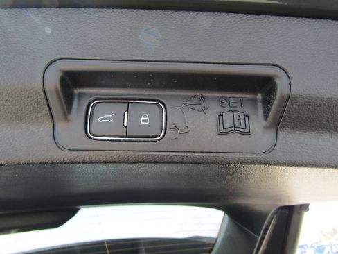 Used 2024 Ford Explorer XLT w/ Equipment Group 202A AWD/4WD image 19