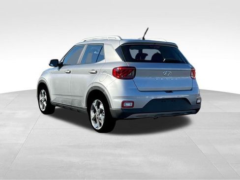 New 2025 Hyundai Venue SEL image 5