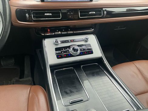 Used 2023 Lincoln Aviator Reserve w/ Equipment Group 201A image 12