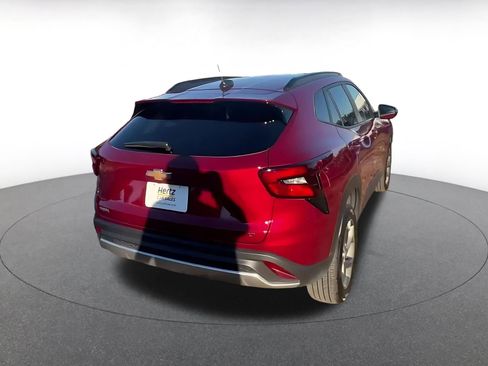 Used 2025 Chevrolet Trax LT w/ LT Convenience Package image 12