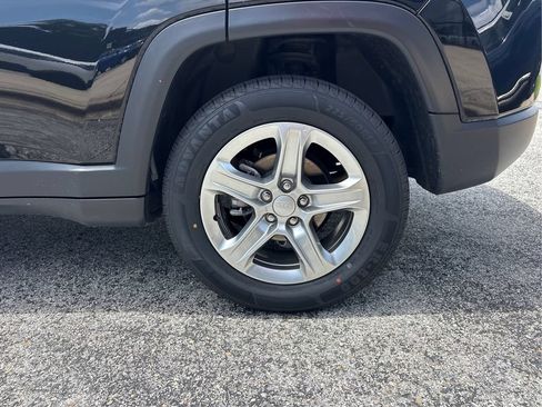 Used 2024 Jeep Compass Latitude AWD/4WD image 26