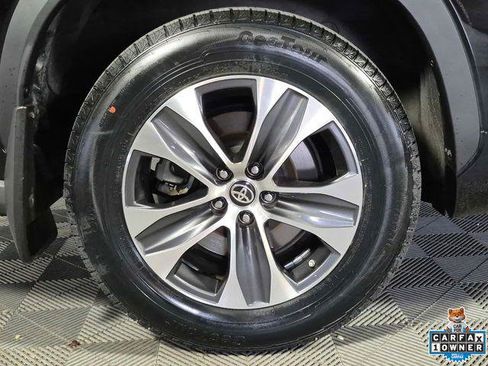 Certified 2024 Toyota Highlander XLE AWD/4WD image 33