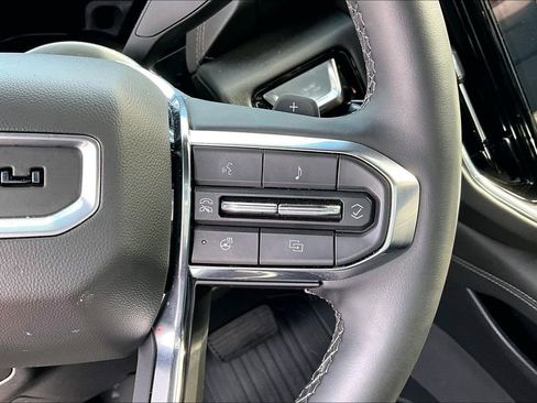 Used 2025 GMC Yukon XL Denali image 12