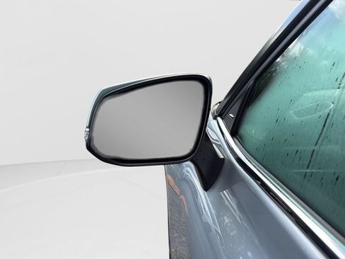 Used 2023 Toyota Highlander XLE FWD image 25