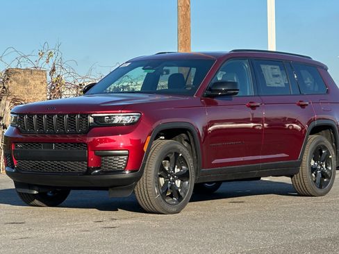 New 2025 Jeep Grand Cherokee L Altitude image 8