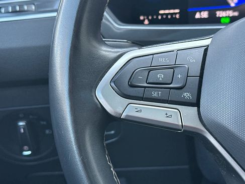 Used 2022 Volkswagen Tiguan SE w/ Panoramic Sunroof Package image 26