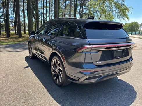 Used 2024 Lincoln Nautilus Reserve w/ Jet Appearance Package (87T) AWD/4WD image 5