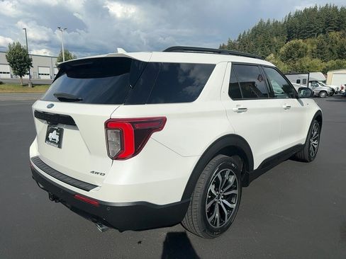 Used 2022 Ford Explorer ST-Line w/ Class IV Trailer Tow Package AWD/4WD image 4