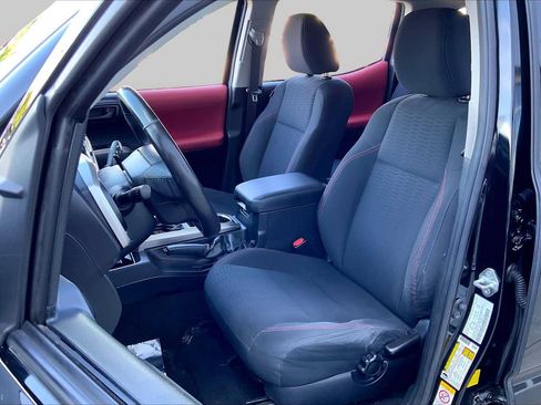 Used 2019 Toyota Tacoma SR5 AWD/4WD image 8