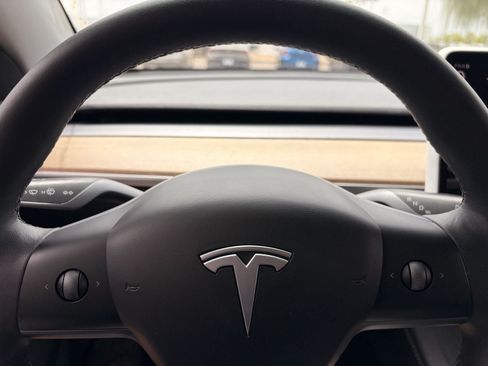 Used 2023 Tesla Model Y Long Range AWD/4WD image 38