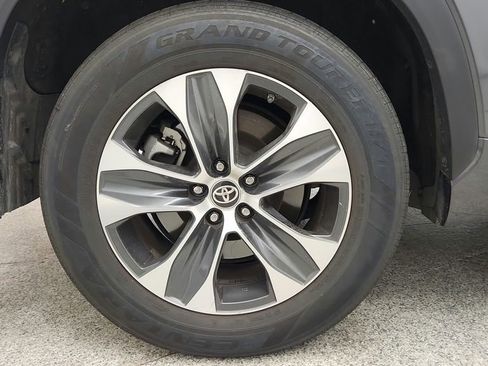 Used 2021 Toyota Highlander XLE FWD image 41