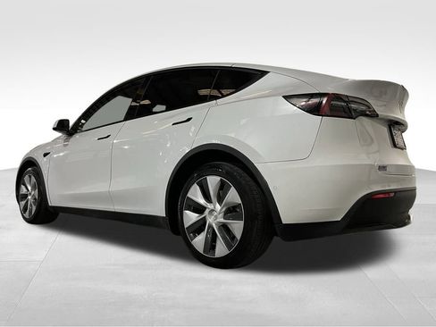 Used 2022 Tesla Model Y Long Range image 10