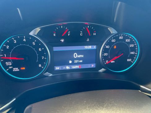 Used 2024 Chevrolet Equinox LT FWD image 2