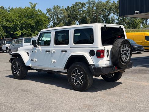 Used 2025 Jeep Wrangler Unlimited Sahara AWD/4WD image 8
