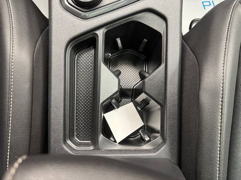 Used 2022 Volkswagen Tiguan SE image 21