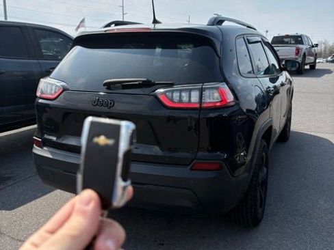 Used 2020 Jeep Cherokee Latitude Plus image 7