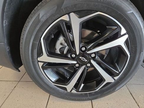 Used 2023 Chevrolet TrailBlazer RS w/ Sun and Liftgate Package FWD image 10