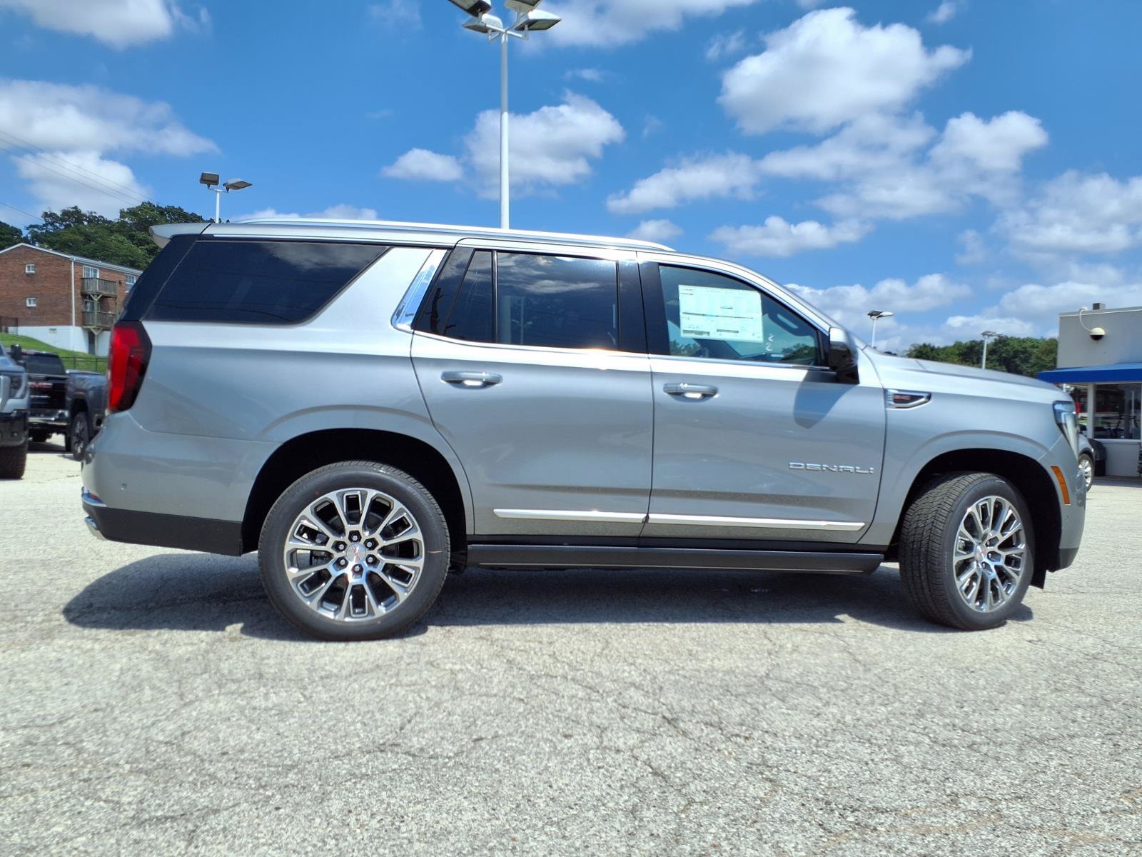 New 2026 GMC Yukon Denali w/ Denali Reserve Package AWD/4WD image 22