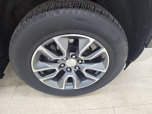 Used 2023 Chevrolet Silverado 1500 LT AWD/4WD image 12
