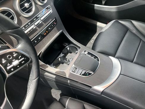 Used 2022 Mercedes-Benz GLC 300 4MATIC image 17