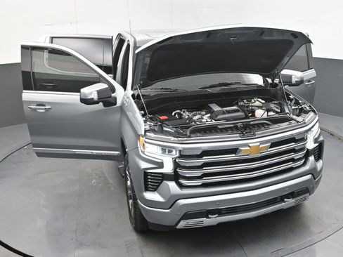 Used 2025 Chevrolet Silverado 1500 High Country AWD/4WD image 39