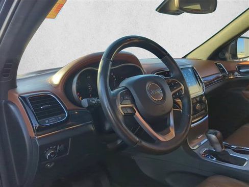 Used 2020 Jeep Grand Cherokee Overland AWD/4WD image 12