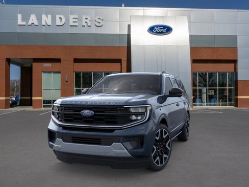 New 2026 Ford Expedition Platinum image 2