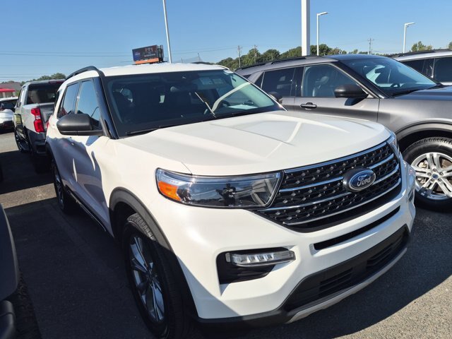 Certified 2023 Ford Explorer XLT w/ Equipment Group 202A AWD/4WD image 3