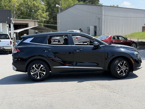 Used 2024 Kia Sportage EX FWD image 8