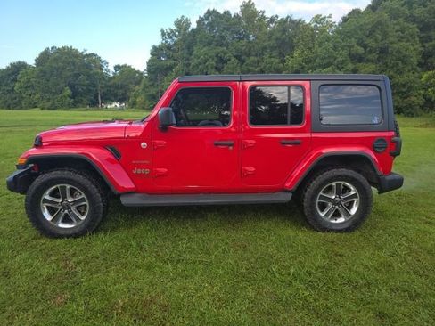 Used 2020 Jeep Wrangler Unlimited Sahara AWD/4WD image 3