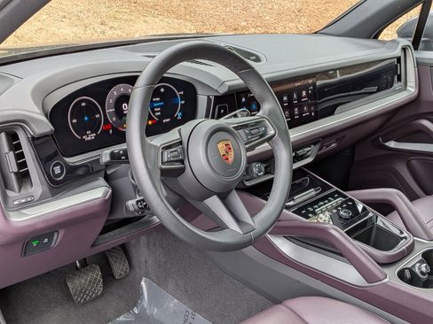 Certified 2025 Porsche Cayenne Coupe AWD/4WD image 4