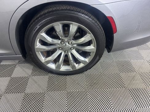 Used 2016 Chrysler 300 Limited image 9