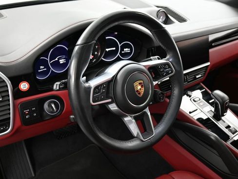 Certified 2022 Porsche Cayenne E-Hybrid Coupe image 17