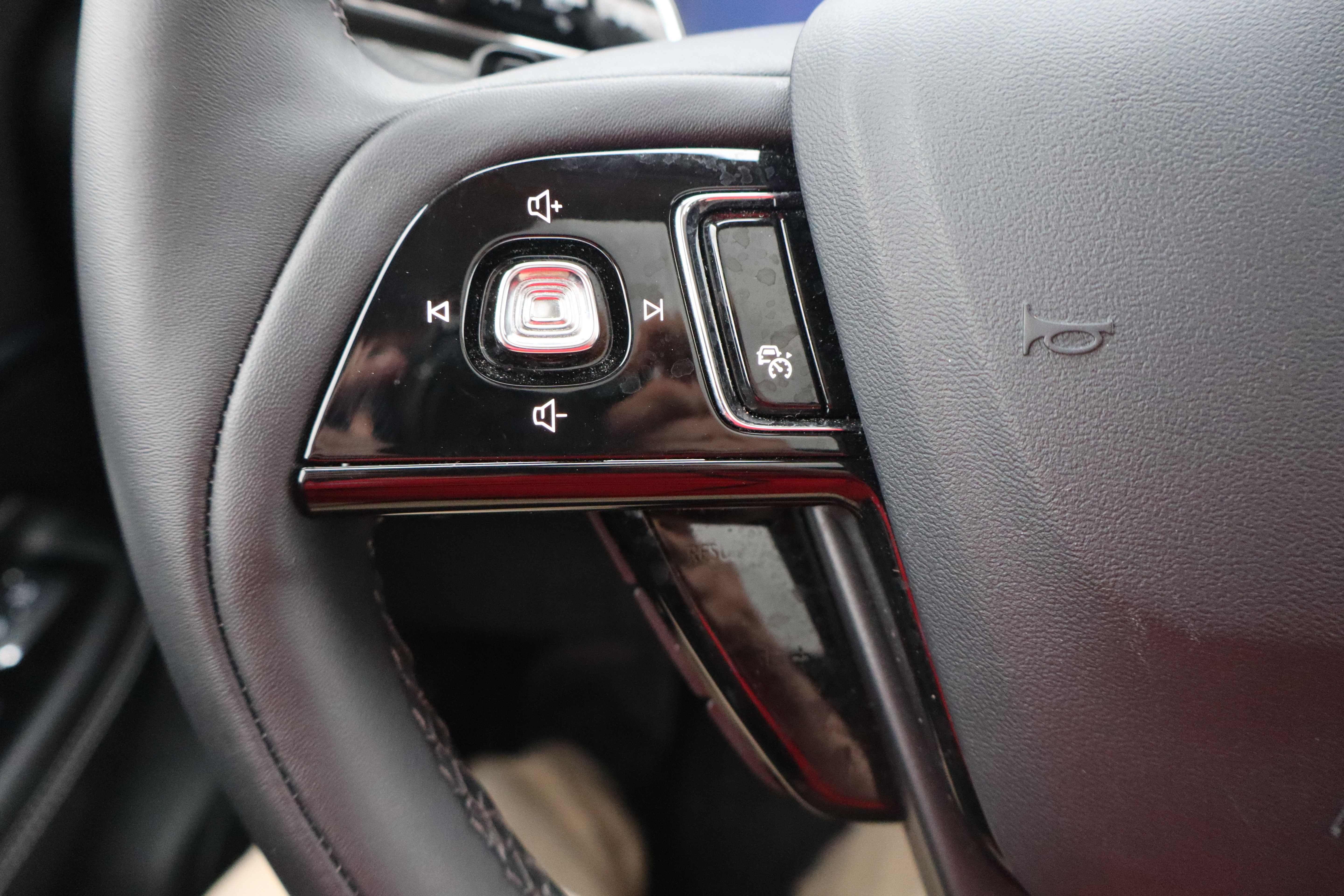 Used 2024 Lincoln Corsair AWD w/ Equipment Group 101A image 15