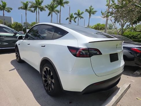 Used 2023 Tesla Model Y Long Range AWD/4WD image 12