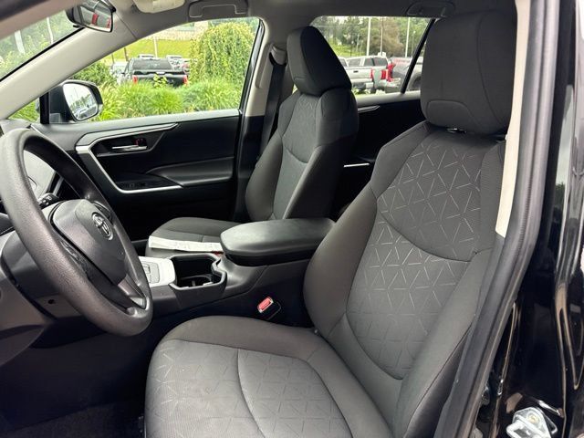 Used 2024 Toyota RAV4 XLE AWD/4WD image 15