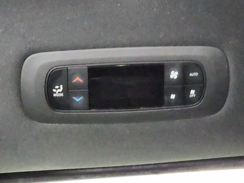 Used 2024 Chrysler Pacifica Limited image 40