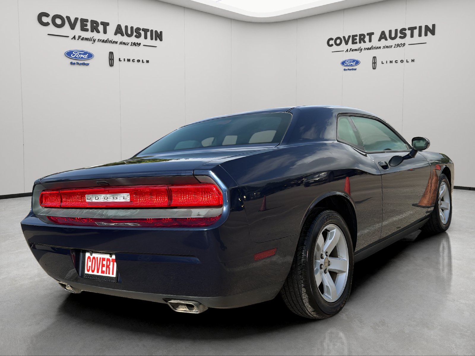 Used 2014 Dodge Challenger SXT RWD image 5